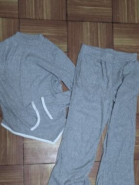 Cozy Ribbed Two-Piece Loungewear Set in Heather Gray